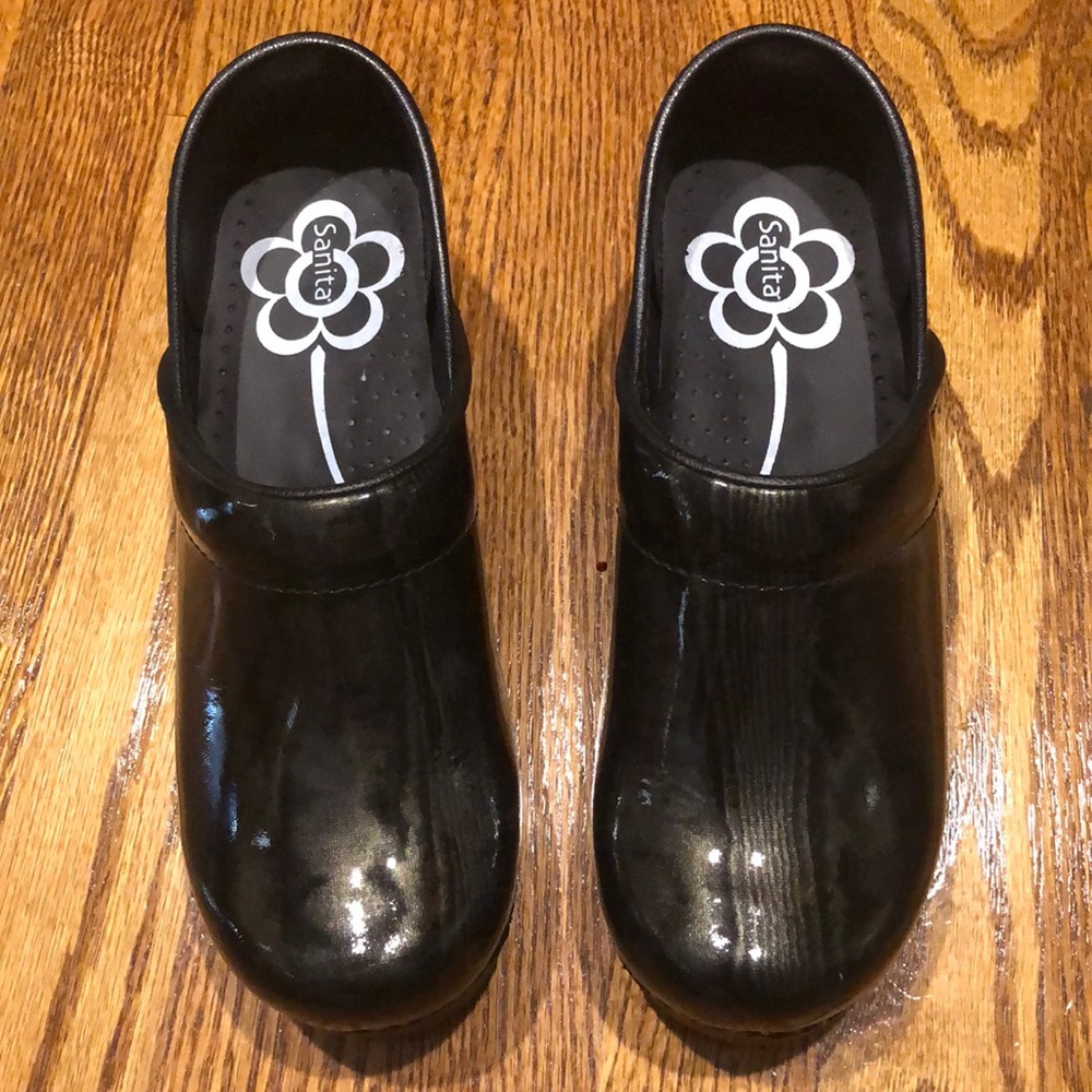 Sanita patent clogs NWOT